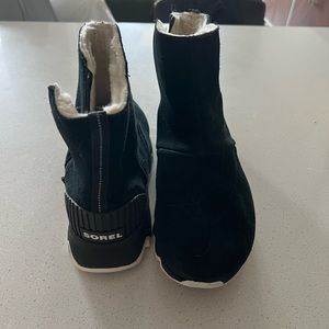 Sorel zip up booties with fur interior